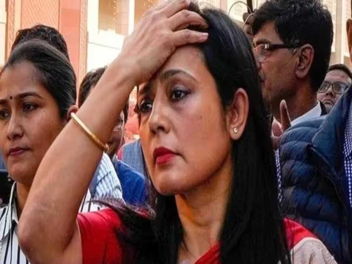 सांसदी के बाद महुआ मोइत्रा  से छिनेगा सरकारी बंगला : केंद्र ने जारी किया नोटिस